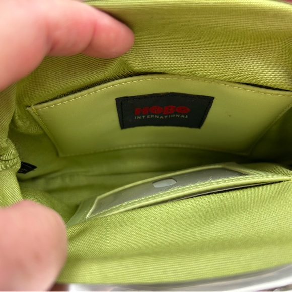 VINTAGE HOBO INTERNATIONAL RARE KISSLOCK MAGENTA WRISTLET - Picture 5 of 8